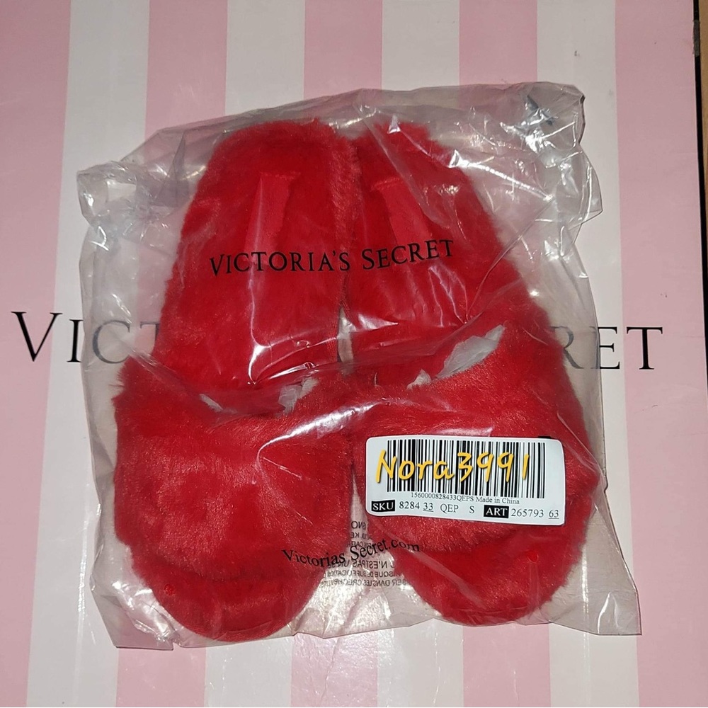 PINK Faux Fur Slipper size Medium NIP - Picture 4 of 9